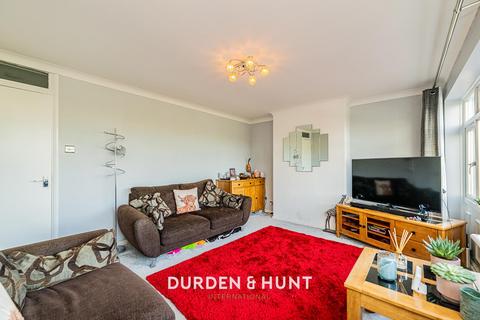 61 Cowdray Way, Hornchurch, RM12 4AX