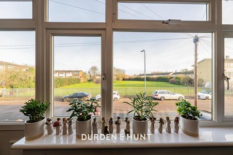 61 Cowdray Way, Hornchurch, RM12 4AX