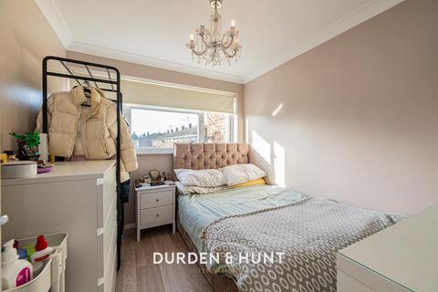 61 Cowdray Way, Hornchurch, RM12 4AX
