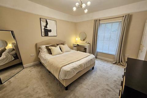 2 bedroom terraced house for sale, Moorside Road, Manchester