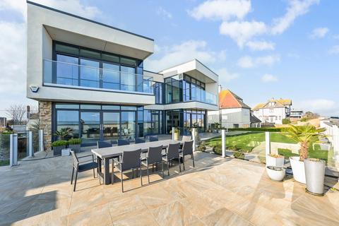 Seascape Madeira Road, Littlestone, New Romney, TN28 8QX