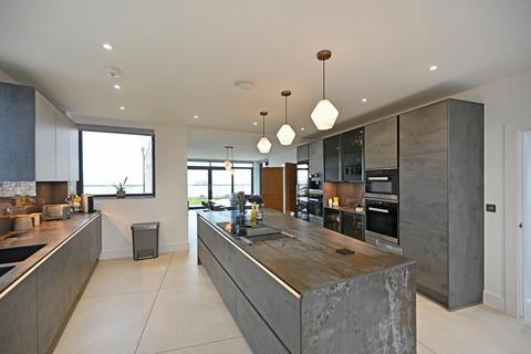 Seascape Madeira Road, Littlestone, New Romney, TN28 8QX