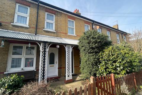 3 bedroom terraced house to rent, West Street, Leigh-On-Sea