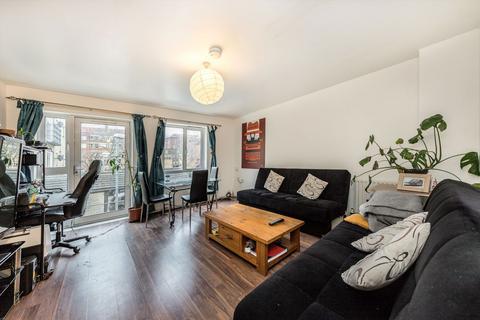 4 bedroom house to rent, Garden Place, London E8