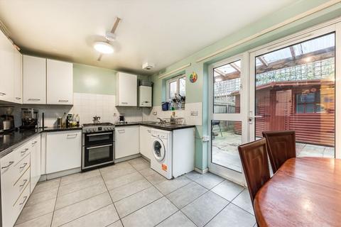 4 bedroom house to rent, Garden Place, London E8