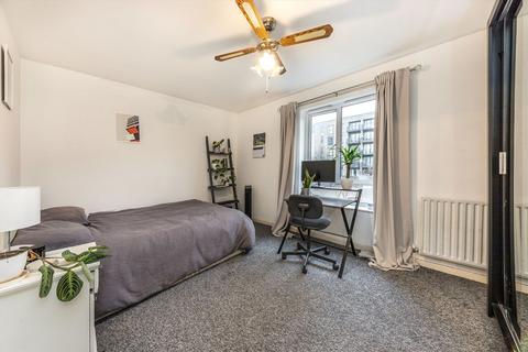 4 bedroom house to rent, Garden Place, London E8