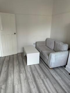 5 bedroom maisonette to rent, Norwood Road, London, SE24