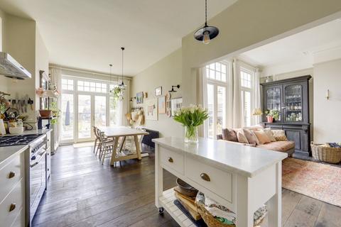 35 Bargery Road, London, SE6 2LJ