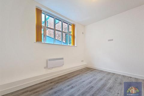 Studio to rent, Lord Street, Southport PR9