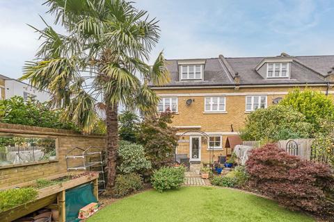 83 Admiralty Way, Teddington, TW11 0NN