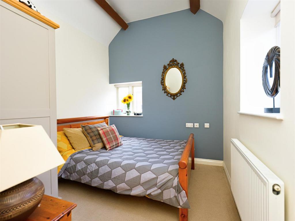 Bed 2.jpg