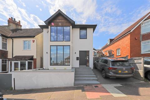 4 bedroom detached house to rent, Tivoli Road, Brighton