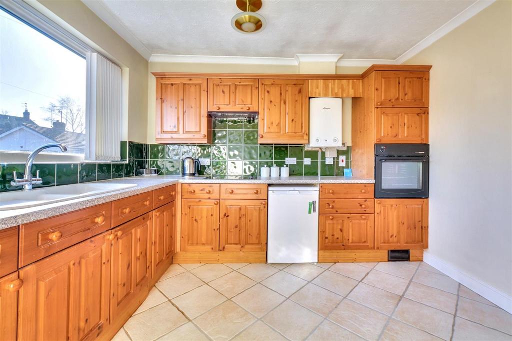 Kitchen 4.jpeg