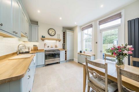 3 bedroom maisonette for sale, Harborough Road, London SW16