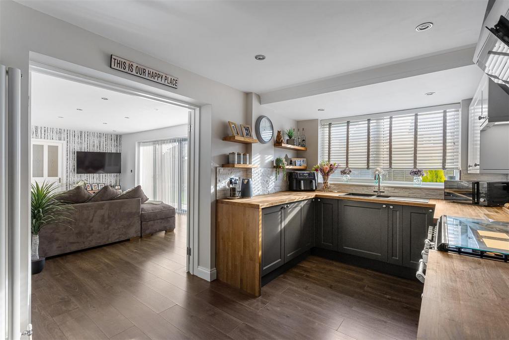 11 Thornwood Covert 15.jpg