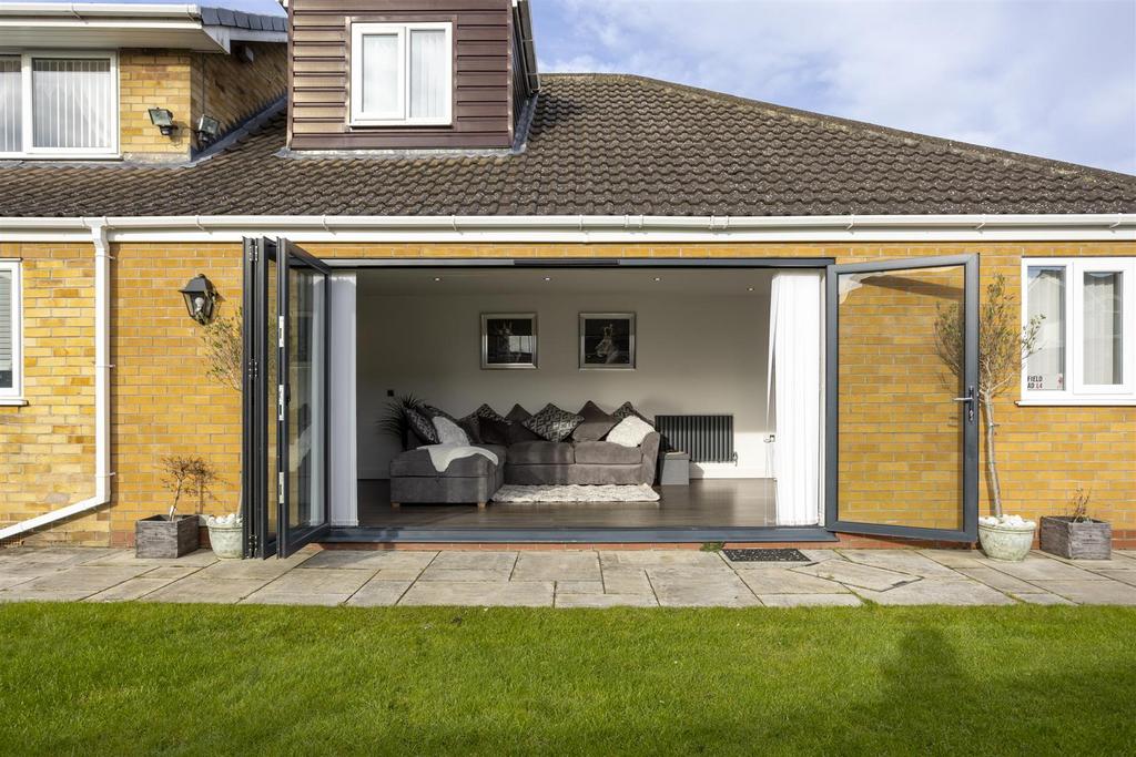 11 Thornwood Covert Externals 5.jpg