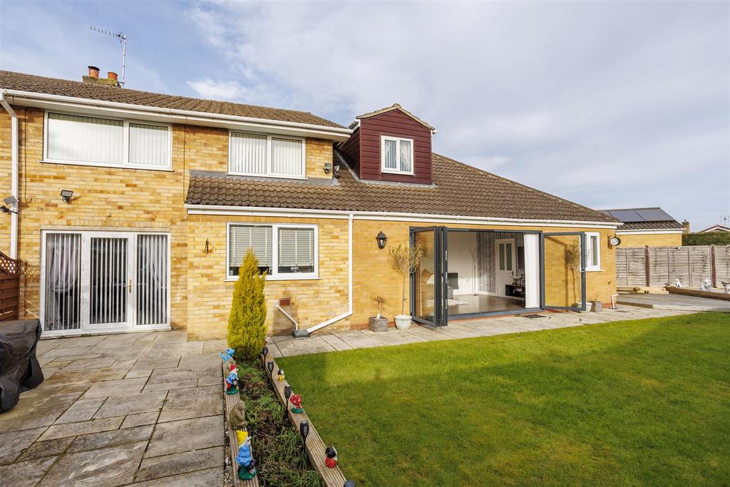 11 Thornwood Covert Externals 6.jpg