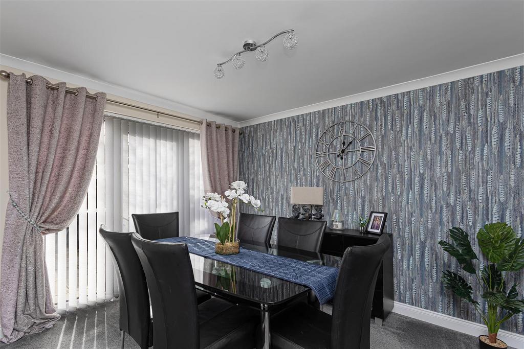 11 Thornwood Covert 1.jpg