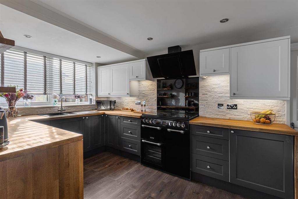 11 Thornwood Covert 21.jpg