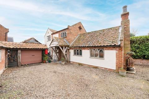 3 bedroom cottage for sale, Toad Row, Henstead