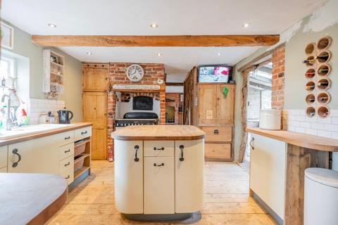 3 bedroom cottage for sale, Toad Row, Henstead