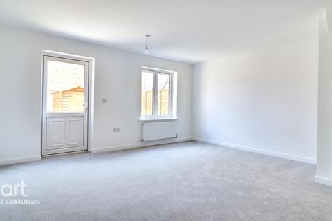 3 bedroom end of terrace house for sale, 18 Flittons Close, Bury St Edmunds