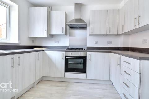 3 bedroom end of terrace house for sale, 18 Flittons Close, Bury St Edmunds