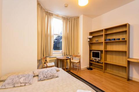 Studio to rent, Fairholme Road, Barons Court, London, W14