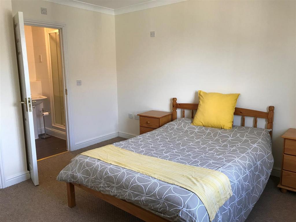 10 Wiltshire Crescent main bedroom.jpg