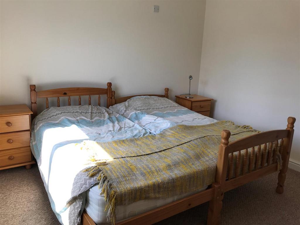 10 Wiltshire Cres second bedroom.jpg