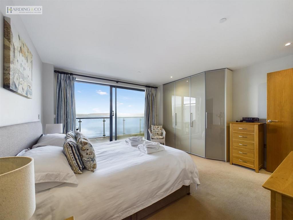 Bedroom 1.jpg