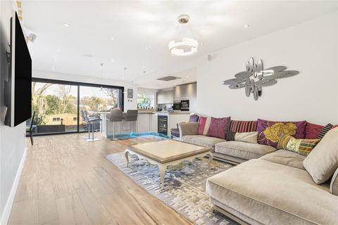 3 bedroom link detached house for sale, Greenway, London, N14