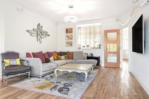 28 Greenway, London, N14 6NN