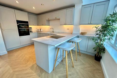 6 Cedarwood Close, Manchester, M22 4QJ