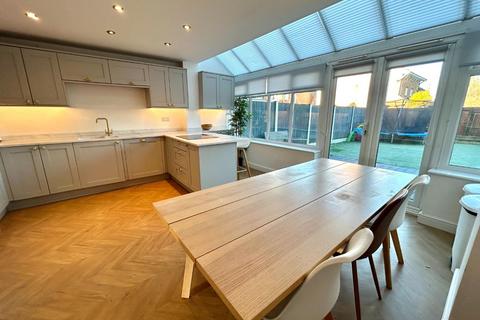 6 Cedarwood Close, Manchester, M22 4QJ