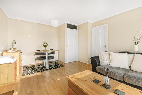 1 bedroom apartment for sale, Cedar Gardens, Sutton