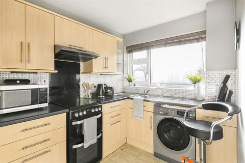 1 bedroom apartment for sale, Cedar Gardens, Sutton