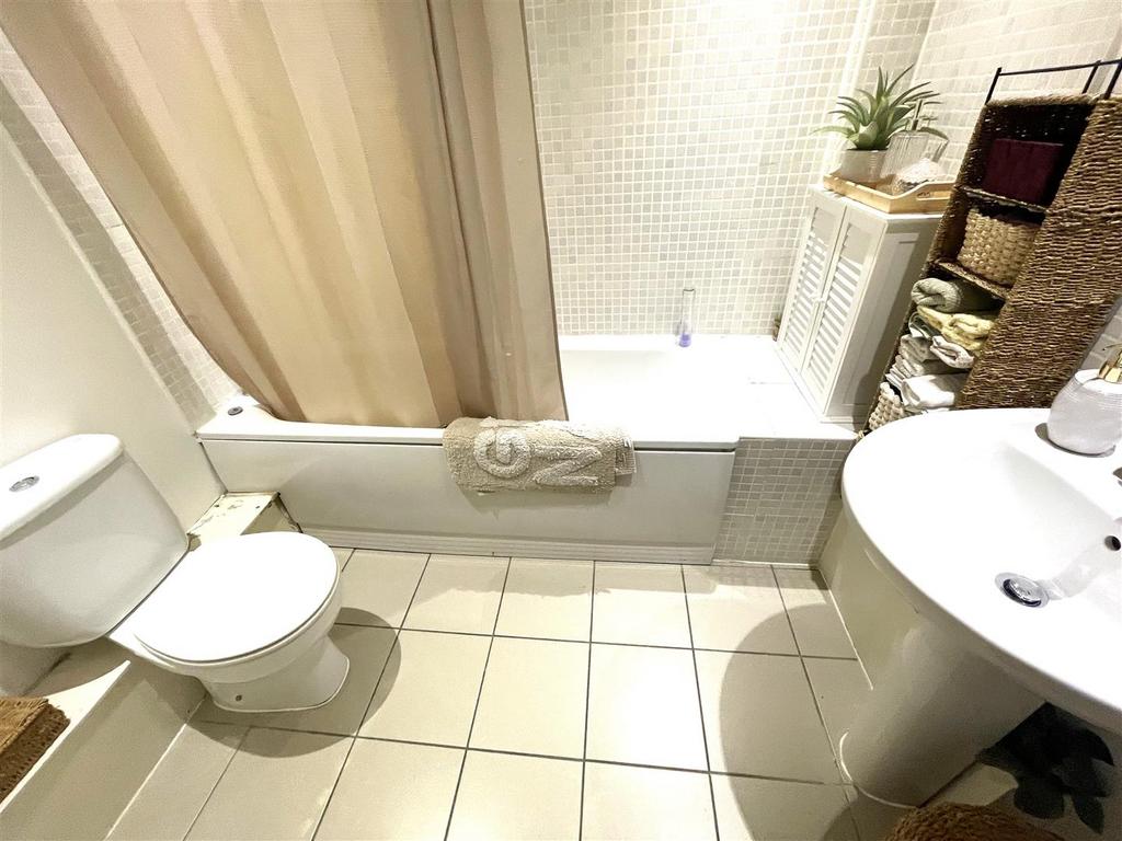BATHROOM.jpeg