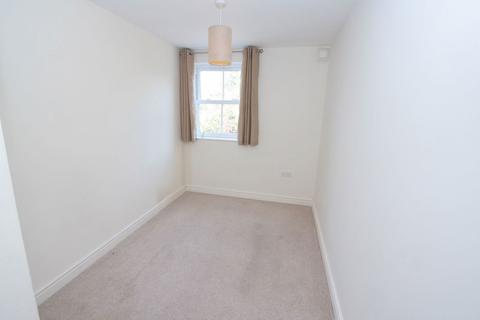 2 bedroom flat to rent, Craven Road, Newbury RG14