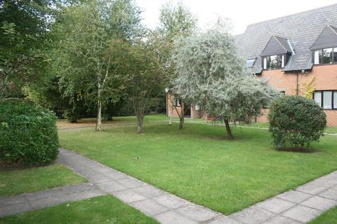 2 bedroom flat to rent, Poplars Close, Aylesbury HP17