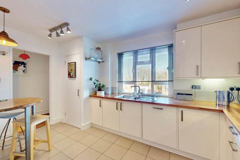 2 bedroom maisonette to rent, Highgate High Street, London N6