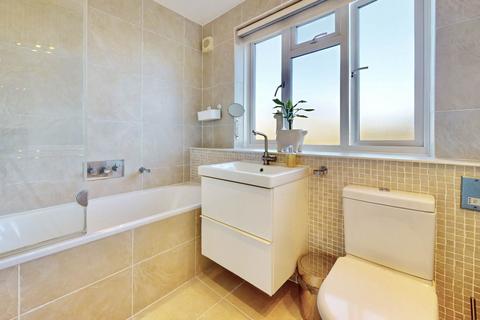 2 bedroom maisonette to rent, Highgate High Street, London N6