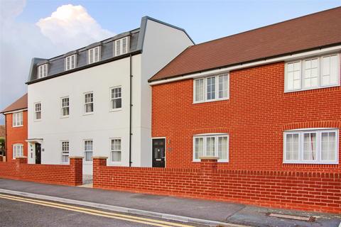 2 bedroom apartment to rent, High Street, Sturry, Canterbury