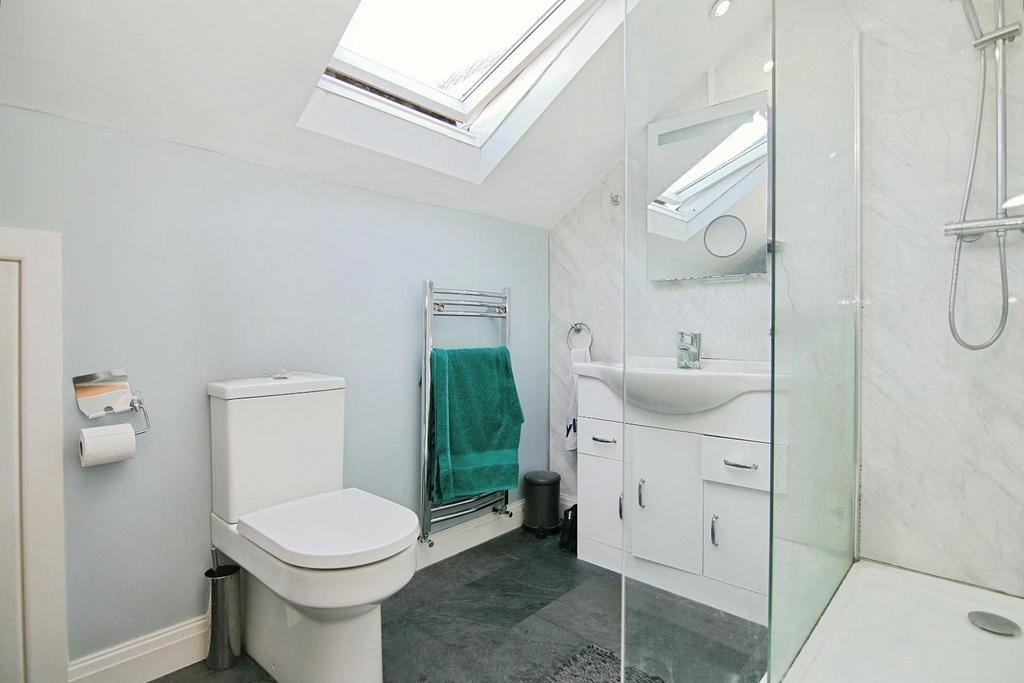 Flat b bathroom