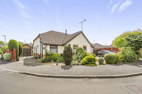 2 bedroom bungalow for sale, Monmouth Close, Valley Park, Chandler's Ford, Hampshire, SO53