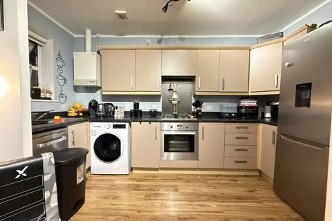 2 bedroom flat to rent, Conyger Close