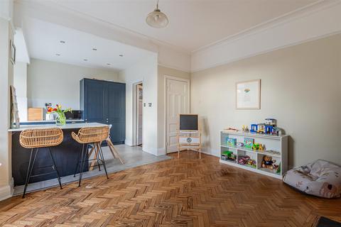 33 Axminster Road, Cardiff, CF23 5AR