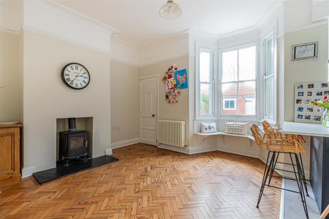 33 Axminster Road, Cardiff, CF23 5AR