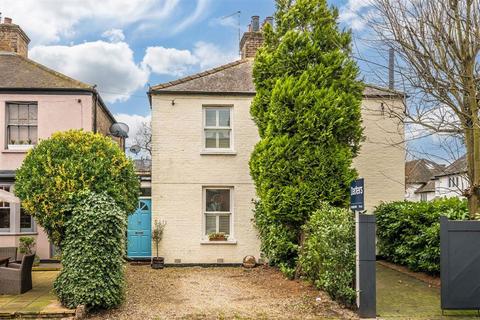 2 bedroom house to rent, Ferry Road, Teddington TW11