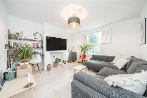 2 bedroom house to rent, Ferry Road, Teddington TW11